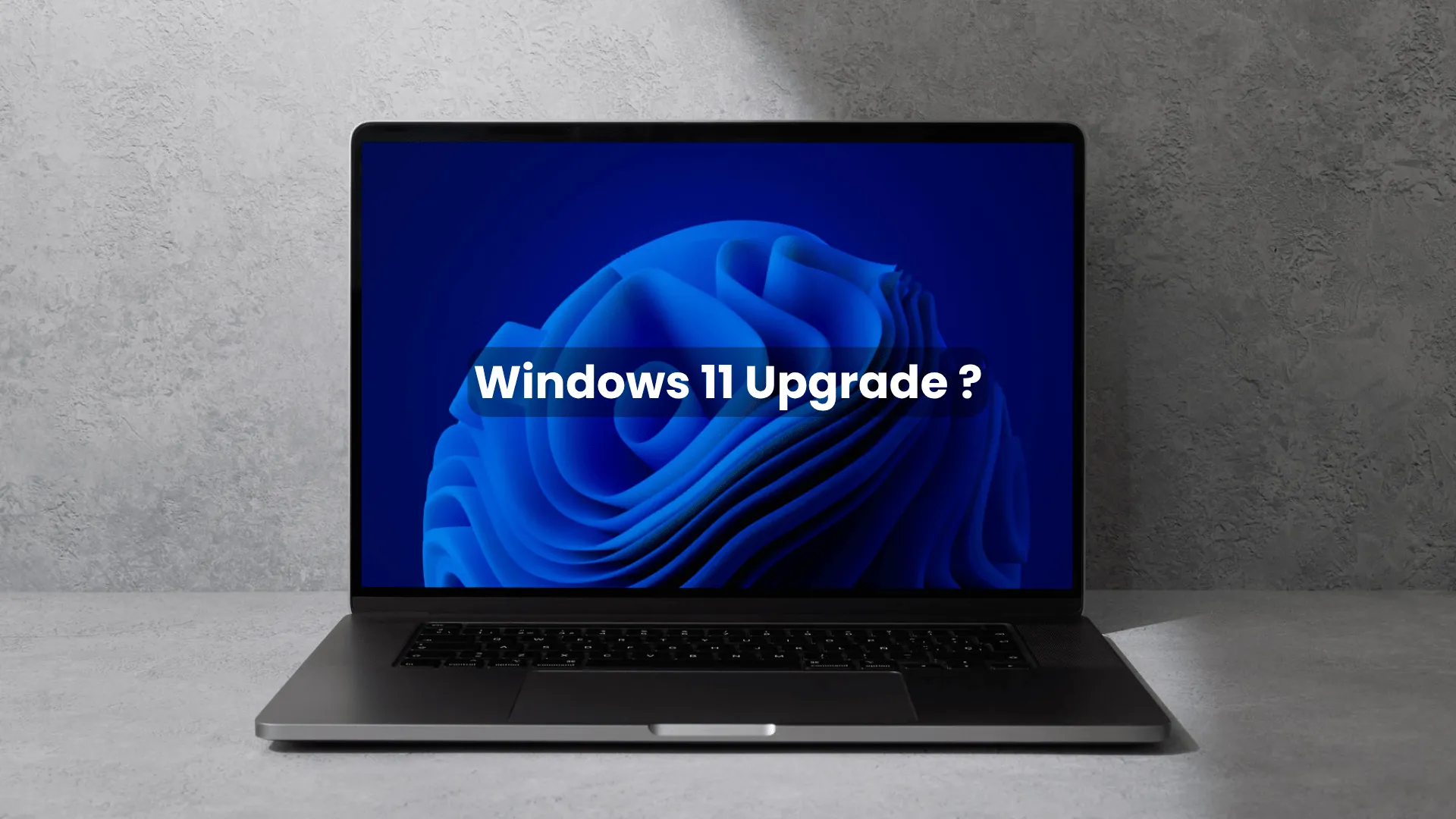 Laptop mit Aufschrift Windows 11 upgrade