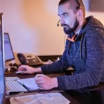 Home Office - Person am Arbeitsplatz