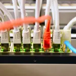 Netzwerkswitch mit CAT Leitungen - Netzwerkmodernisierung Beitragsbild